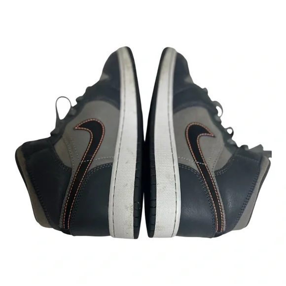 Nike Jordan 1 Mid SE Shoes Boys SZ. 5.5Y Black Grey Basketball Sneak. FQ8341-017